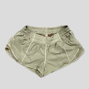 LULULEMON PALE GREEN HOTTY HOT SHORTS SZ 8 REG 2” INSEAM